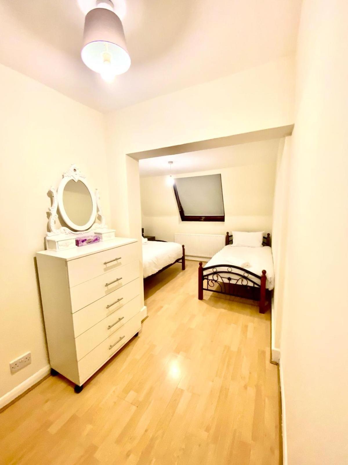 Lovely Ground Floor 2 Bedroom House Ealing Hébergement de vacances
