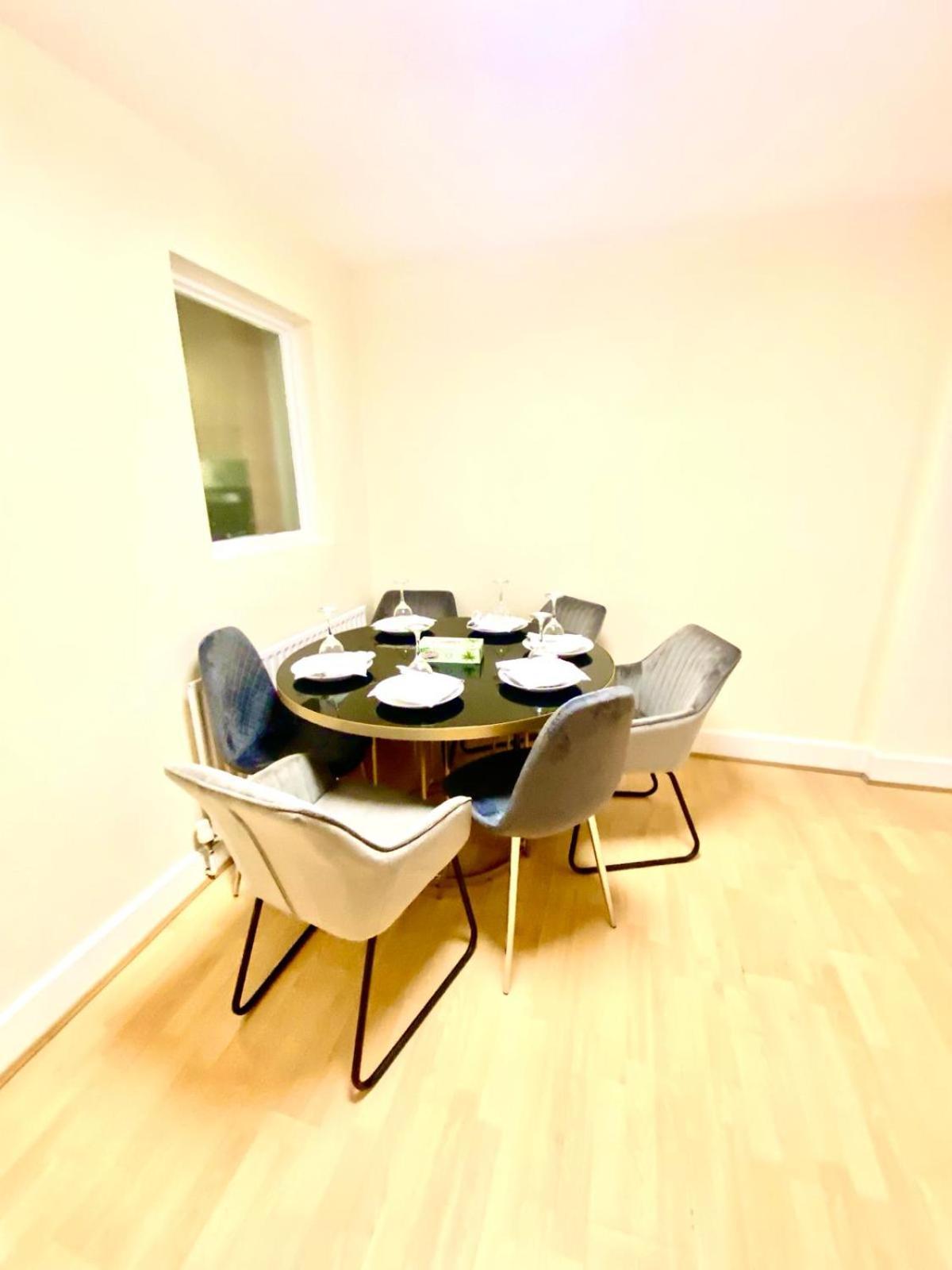 Lovely Ground Floor 2 Bedroom House Ealing * Londres